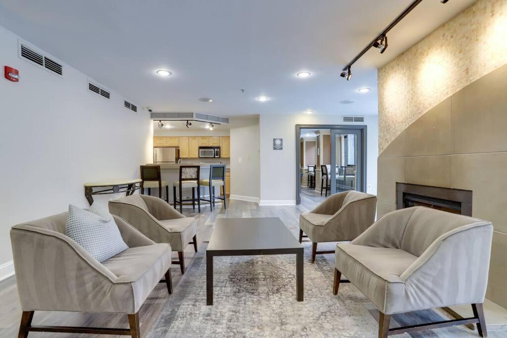Sensational 1 Bedroom Condo At Ballston Place With Gym Arlington Buitenkant foto