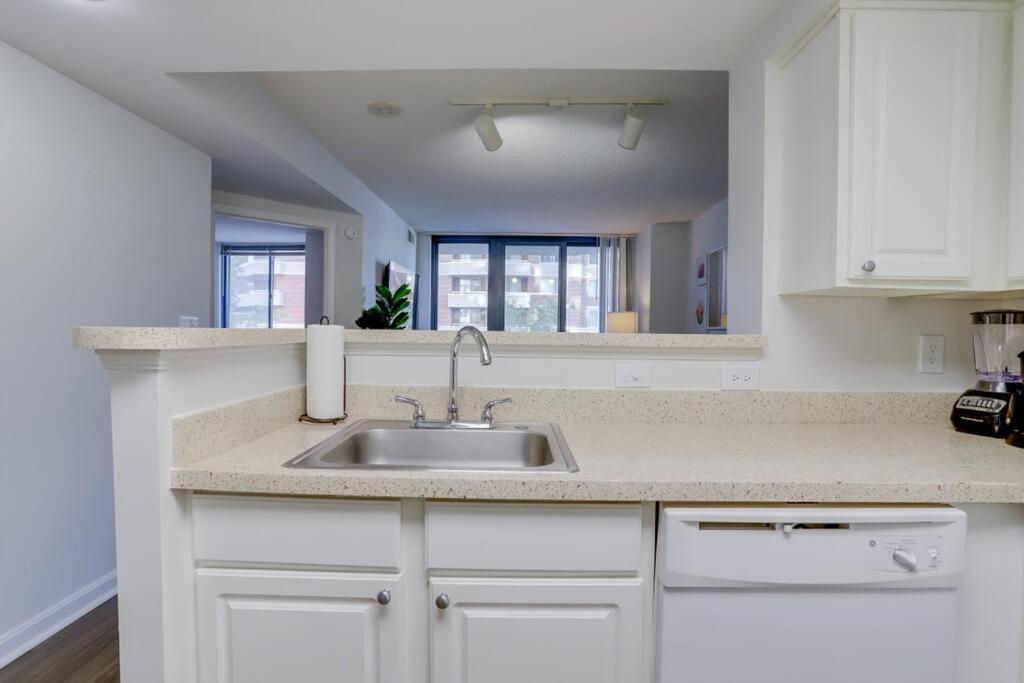 Sensational 1 Bedroom Condo At Ballston Place With Gym Arlington Buitenkant foto
