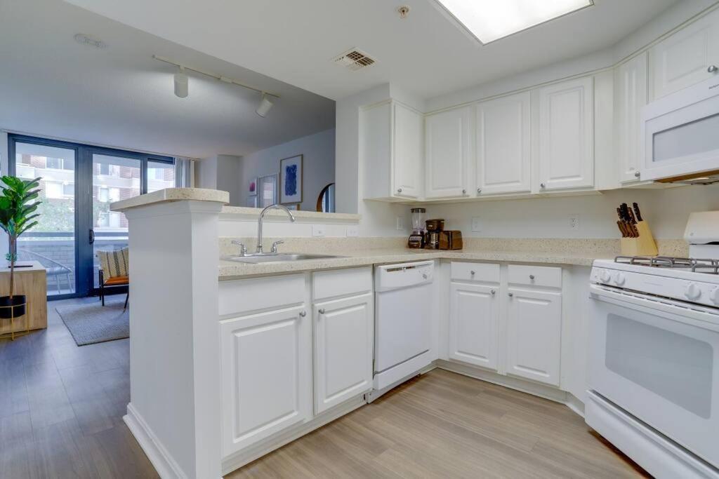 Sensational 1 Bedroom Condo At Ballston Place With Gym Arlington Buitenkant foto